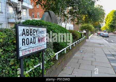Abbey Road, London, UK. 14. Juli 2018. UK Wetter. Abbey Road Street in London an einem warmen, sonnigen Morgen. Foto: Graham Jagd-/Alamy leben Nachrichten