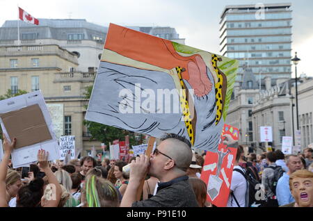 London, UK, 13. Juli 2018. Anti trump Proteste und Plakate in Trafalgar Square London uk 13. Juli 2018 Trumpf auf Mai: Simon Leigh/Alamy leben Nachrichten Stockfoto