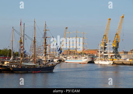 Sunderland, Großbritannien, 13. Juli 2018. Schiffe für die 2018 Tall Ships Race im Hafen von Sunderland angedockt in North East England. Die Schiffe auf dem Fluss Wear angedockt. Credit: Stuart Forster/Alamy leben Nachrichten Stockfoto