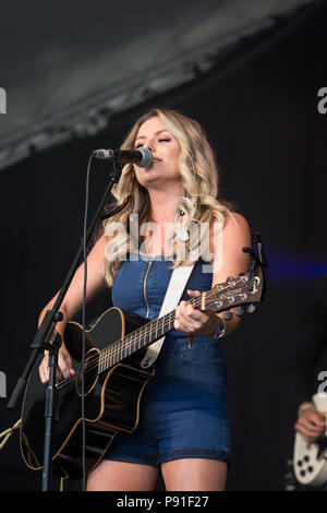 Große Tew, Oxfordshire, UK, 13. Juli 2018. Die Adelaides live am 2018 Cornbury Festival, tolle Tew, Oxfordshire Credit: John lambeth/Alamy leben Nachrichten Stockfoto