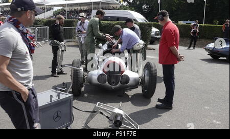 West Sussex, UK, 13. Juli 2018. Goodwood Szenen am Goodwood Festival der Geschwindigkeit, Goodwood House, der Heimat der Herzog von Richmond und Gordon. Großbritanniens Showcase von alles Automobil- und schnell Stockfoto