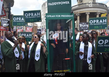 Tausende Londoner versammeln sich, um zu protestieren Donald Trump, der in Großbritannien einreist unter seinem muslimischen Reiseverbot viele glauben, dass er mit seinen Plänen, Muslime in die vereinigten Staaten von Amerika zu verbieten, einfach Hass und Rassismus verbreitet.aber nicht nur Muslime, die er verbieten möchte, sondern auch Menschen sind wütend Er versucht, eine Mauer zwischen Mexiko und den USA zu errichten, um seine Grenzen zu schützen, um illegale Drogen in das Land zu bekämpfen. Viele bezeichnen den US-Präsidenten als rassistisch, inkompetent, arrogant, egoistisch und narzisstisch. Stockfoto