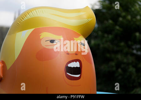 London, UK, 14. Juli 2018: einem großen Ballon wie Donald Trump in London während des Protestes gegen Präsident des Trump Besuch der UK Credit: Tinte Drop/Alamy Leben Nachrichten geformt Stockfoto