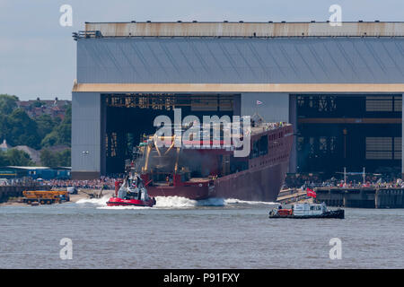 Birkenhead. Vereinigtes Königreich. 14. Juli. 2018. Sir David Attenborough bringt die neue Polarforschungsschiff nach ihm benannt die Helling in den Fluss Mersey in Birkenhead heute Mittag. Das Schiff ist auch bekannt als boaty McBoatface. Die Präsentation fand bei Cammell Laird Werft in Birkenhead. Quelle: John Davidson Fotos/Alamy leben Nachrichten Stockfoto