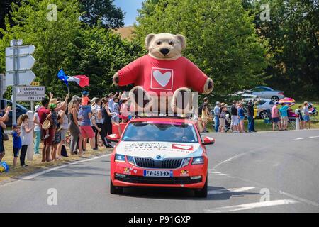 Marseille de Beauvaisis, Frankreich, 14. Juli 2018. Tour de France 2018 - Etappe 8. Die Karawane durch Marseille de Beauvaisis, Frankreich etwa 60 Kilometer vor dem Ziel in Amien (c) Andrew Wilson | de Stockfoto