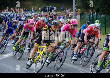 Marseille de Beauvaisis, Frankreich, 14. Juli 2018. Tour de France 2018 - Etappe 8. Das peloton durch Marseille de Beauvaisis, Frankreich etwa 60 Kilometer vor dem Ziel in Amiens (c) Andrew Wilson | awp.co.uk Stockfoto