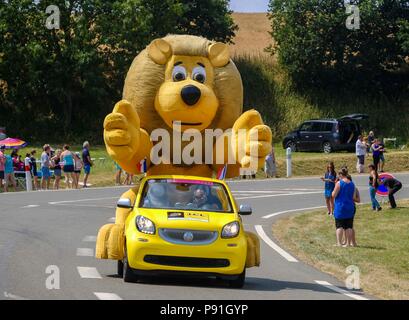 Marseille de Beauvaisis, Frankreich, 14. Juli 2018. Tour de France 2018 - Etappe 8. Die Karawane durch Marseille de Beauvaisis, Frankreich etwa 60 Kilometer vor dem Ziel in Amien (c) Andrew Wilson | de Stockfoto