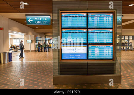 Ankünfte und Abflüge mit Meet & Greet Zeichen, Flughafen, Albuquerque, New Mexico, USA Stockfoto