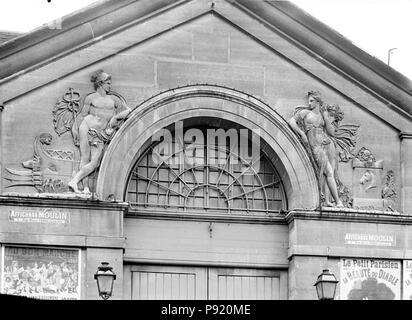 410 Herstellung des Unterhaltungsspiele (Ancienne) dite Herstellung du Gros-Caillou-Porte, bas-relief Maugouber - Paris 07 - Médiathèque de l'architecture et du patrimoine - APMH 00012882 Stockfoto