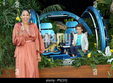 "Jurassic Welt: Gefallene Königreich "Premiere gehalten an Walt Disney Concert Hall in Los Angeles, Kalifornien. Mit: Tamera Mowry, Sohn Aden John Tanner Housley Wo: Los Angeles, Kalifornien, Vereinigte Staaten, wenn: 13 Jun 2018 Credit: Adriana Barraza/WENN.com M. Stockfoto