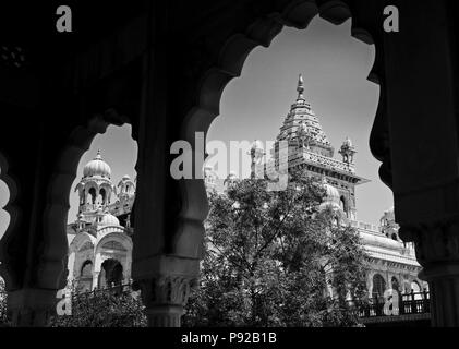 Der weiße Marmor Jaswant Thada wurde 1899 als Denkmal zu Maharaja Jaswant Singh ll-JOHDPUR, Rajasthan, Indien Stockfoto