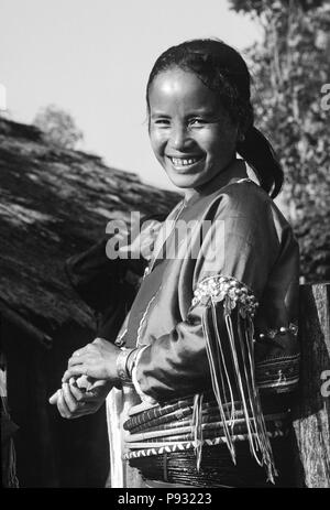 Young PALONG Frau in traditioneller Kleidung - BIRMANISCHEN Stamm im Norden Thailands Stockfoto