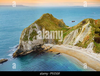 Man O' War Bucht an der Küste von Dorset im Süden von England zwischen den Landzungen von Durdle Door im Westen und Man O Krieg Kopf im Osten, Dorset, Engla Stockfoto