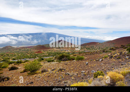 Atemberaubende Aussicht auf Mauna Loa Vulkan auf der grossen Insel von Hawaii. Der größte Vulkan subaerial in beiden Masse und Volumen, Mauna Loa wurde prüfen Stockfoto