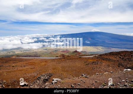 Atemberaubende Aussicht auf Mauna Loa Vulkan auf der grossen Insel von Hawaii. Der größte Vulkan subaerial in beiden Masse und Volumen, Mauna Loa wurde prüfen Stockfoto