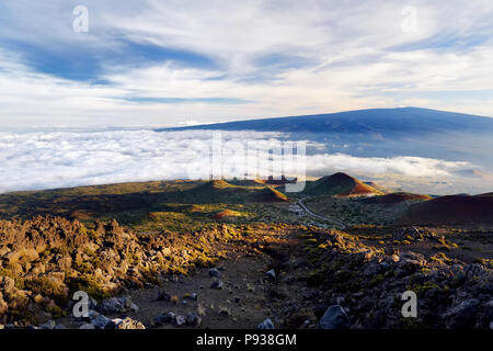 Atemberaubende Aussicht auf Mauna Loa Vulkan auf der grossen Insel von Hawaii. Der größte Vulkan subaerial in beiden Masse und Volumen, Mauna Loa wurde prüfen Stockfoto