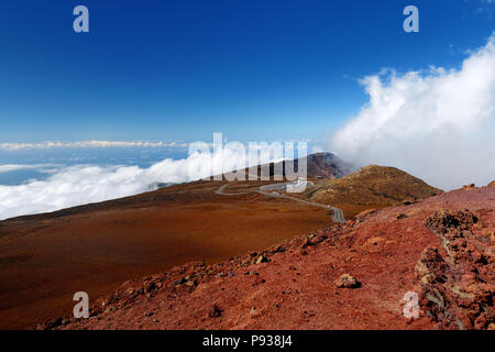 Atemberaubende Ausblicke auf die Landschaft des Haleakala Vulkan Bereich vom Gipfel gesehen. Maui, Hawaii, USA. Stockfoto