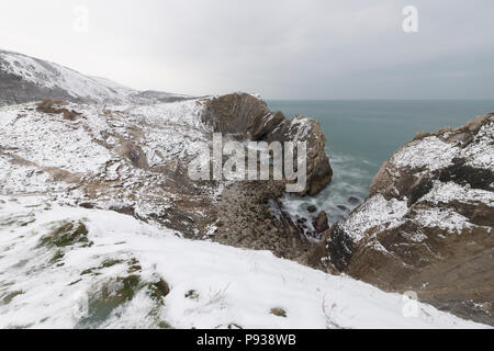 Treppe Loch in der Nähe von lulworth an der Küste von Dorset in den Schnee. Stockfoto