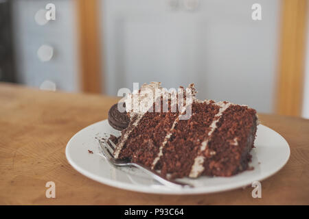 Oreo chocolate crumb Kuchen mit Buttercreme Vereisung oder zuckerguss Stockfoto