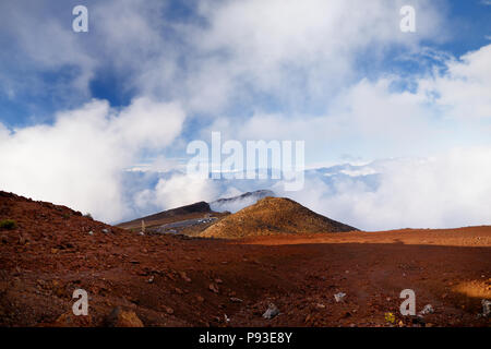 Atemberaubende Ausblicke auf die Landschaft des Haleakala Vulkan Bereich vom Gipfel gesehen. Maui, Hawaii, USA. Stockfoto