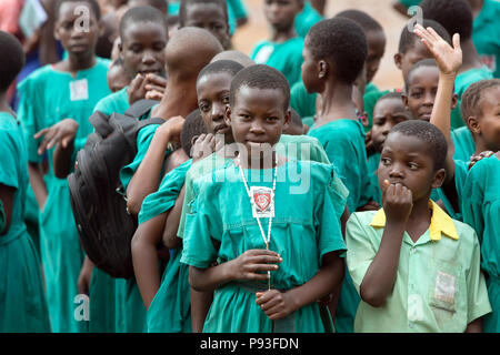 Bombo, Uganda - Schule Appell auf dem Schulhof der St. Joseph's Bombo Gemischte Grundschule. Stockfoto