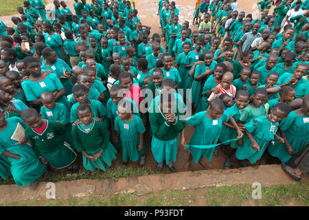 Bombo, Uganda - Schule Appell auf dem Schulhof der St. Joseph's Bombo Gemischte Grundschule. Stockfoto