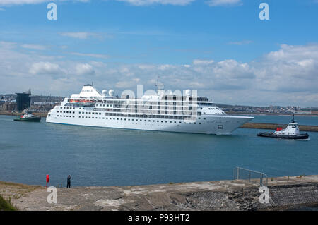 Verlassen Aberdeen Harbour Inn Grampian Region, Schottland, die Silver Wind Kreuzfahrtschiff ist etwa für den Tilbury Docks in London zu fahren. Stockfoto