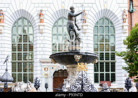 Danzig, Polen - 26. Juni 2018: Brunnen des Neptun in der Altstadt von Danzig in Nahaufnahme. Stockfoto