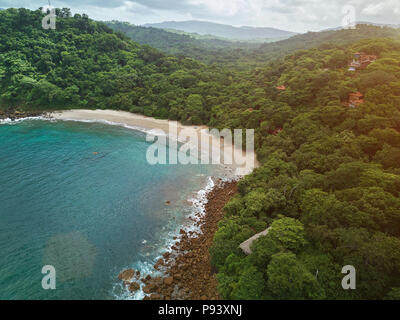 Aquawellness bay Antenne drone Ansicht in NIcaragua Ocean Shore Stockfoto