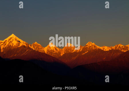 Sonnenuntergang von Kumayun Munsiyari, Himalaya, Uttarakhand, Indien Stockfoto