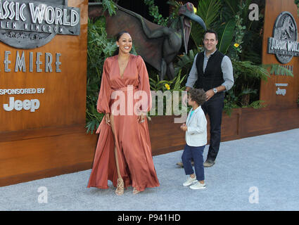 "Jurassic Welt: Gefallene Königreich "Premiere gehalten an Walt Disney Concert Hall in Los Angeles, Kalifornien. Mit: Tamera Mowry, Ehemann Adam Housley, Sohn Aden John Tanner Housley Wo: Los Angeles, Kalifornien, Vereinigte Staaten, wenn: 13 Jun 2018 Credit: Adriana Barraza/WENN.com M. Stockfoto