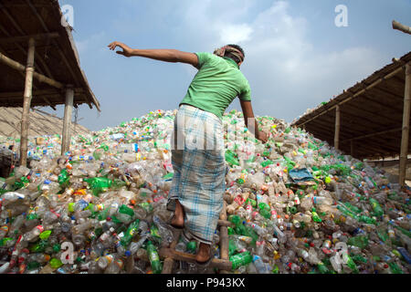 Lager Recycling Kunststoff in Hazaribagh, Dhaka, Bangladesch Stockfoto