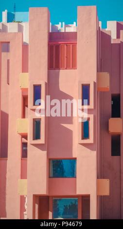 Wände von La Muralla Roja Gebäude in Calpe, Spanien befindet Stockfoto