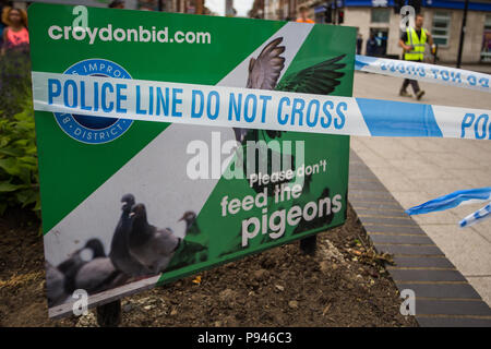 Polizei in die Teilnahme an der Tatort. Vermutete erstechen, George Street, East Croydon, London, UK. Mit: Atmosphäre, Wo: London, England, Großbritannien Wann: 13 Jun 2018 Credit: Wheatley/WANN Stockfoto