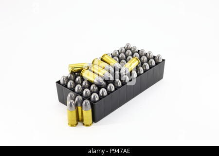 Pack von Bullet 9 mm Parabellum LRN (runde Nase führen) isolieren auf weißem Hintergrund Stockfoto