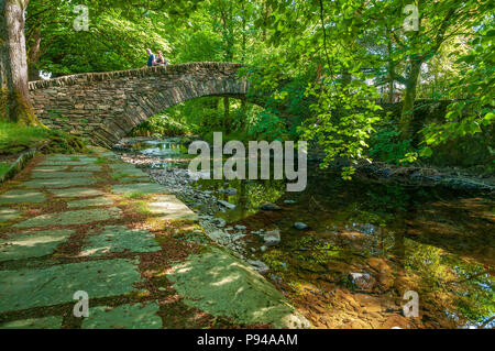 Lake District. Die Miller Brücke über den Fluss Rothay in Ambleside. Stockfoto