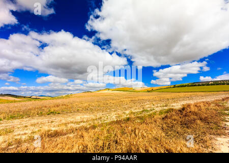 Rolling Hills und Ackerland, Provinz Granada, Spanien Stockfoto