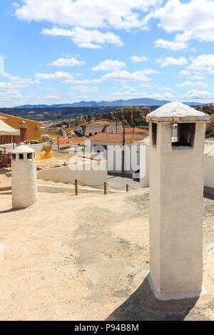 Cave House Schornsteine in Guadix, Provinz Granada, Spanien Stockfoto