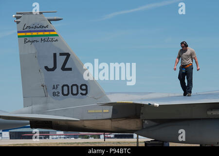 F-15 Cs vom 122 Fighter Squadron der 159 Fighter Wing, Naval Air Station gemeinsame Reserve Base New Orleans, Louisiana, Land an gowen Field, Boise, Idaho am 13. Juli 2018. Die 122 FS ist in Boise unähnlich Air Combat Training mit den 190 Fighter Squadron der A-10 Thunderbolt IIs ausführen. (U.S. Air National Guard Foto von Master Sgt. Joshua C. Allmaras) Stockfoto