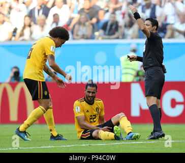 Belgiens Nacer Chadli zieht mit einer Verletzung während der Fußball-WM den dritten Platz Play-off-Spiel in St. Petersburg Stadion. Stockfoto