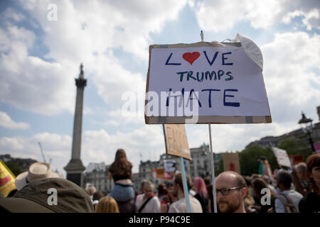 Handmade Plakat beim Karneval der Widerstand gegen Trump feierte in London am 13. Juli 2018 Stockfoto