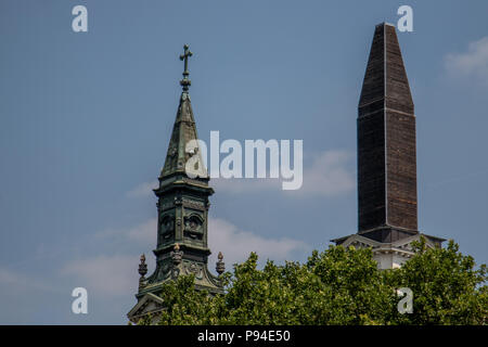 Schöne architektonische Elemente an einem Sommertag in Budapest, Ungarn. Stockfoto