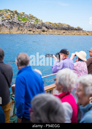 Menschen auf einem Meer safari, Isles of Scilly. Stockfoto