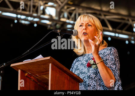 County Durham, UK, 14. Juli 2018. 14. Juli 2018, die 134 Durham Bergleute Gala; Angela Smith spricht mit einem Publikum während der 134 Durham Bergleute Gala, Kredit: Aktuelles Bilder/Alamy leben Nachrichten Stockfoto