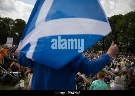 Edinburgh, Schottland, 14. Juli 2018. Karneval der Widerstand Anti-Trumpf-Rallye, zeitgleich mit dem Besuch von Präsident Donald Trump nach Schottland auf einem Golf Wochenende in Edinburgh, Schottland, am 14. Juli 2018. Quelle: Jeremy Sutton-hibbert/Alamy leben Nachrichten Stockfoto