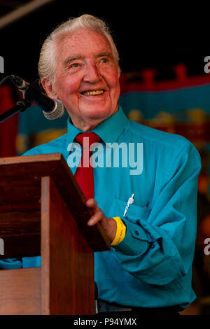 County Durham, UK, 14. Juli 2018. 14. Juli 2018, die 134 Durham Bergleute Gala; Dennis Skinner spricht mit dem Publikum während der 134 Durham Bergleute Gala Credit: Aktuelles Bilder/Alamy leben Nachrichten Stockfoto