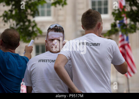 London, Großbritannien. 14. Juli 2018. Demonstranten, die sich für die Freilassung inhaftierter Tommy Robinson, Gründer und ehemaliger Führer der English Defence League Stockfoto