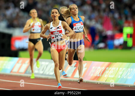 Das Stadion in London, London, Großbritannien. 14. Juli 2018. Die Leichtathletik-WM, Tag 1; Sofia Ennaoui (POL) überholt Rachel Schneider (USA) auf der Zielgeraden zu gewinnen 1500 m der Frauen: Aktion plus Sport/Alamy leben Nachrichten Stockfoto