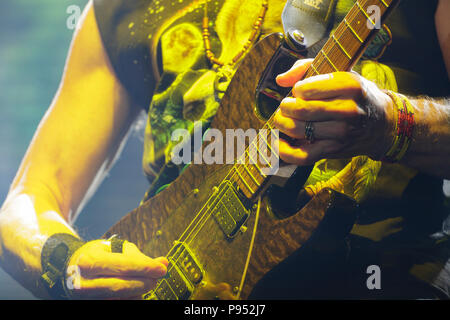 Tours, Frankreich. 14. Jul 2018. Steve Morse der Lead Gitarrist von Deep Purple am jährlichen amerikanischen Touren Festival, Tours, Frankreich. Credit: Julian Elliott/Alamy leben Nachrichten Stockfoto