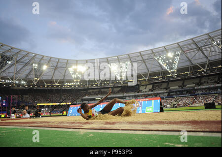 London, Großbritannien. 14. Juli 2018. Die Eröffnungs-Leichtathletik-WM beginnt an der Londoner Stadion. Tissanna Hickling von Jamaika sichert die Bronzemedaille in der Lange der Frauen springen mit einem Sprung von 6.47. Credit: Nigel Bramley/Alamy leben Nachrichten Stockfoto